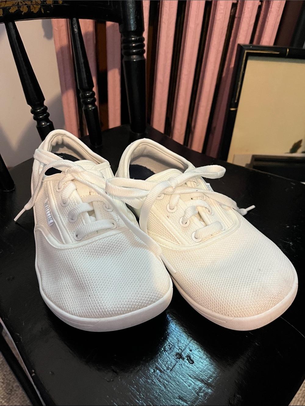 Whitin wide toe box White Lace-Up Shoes